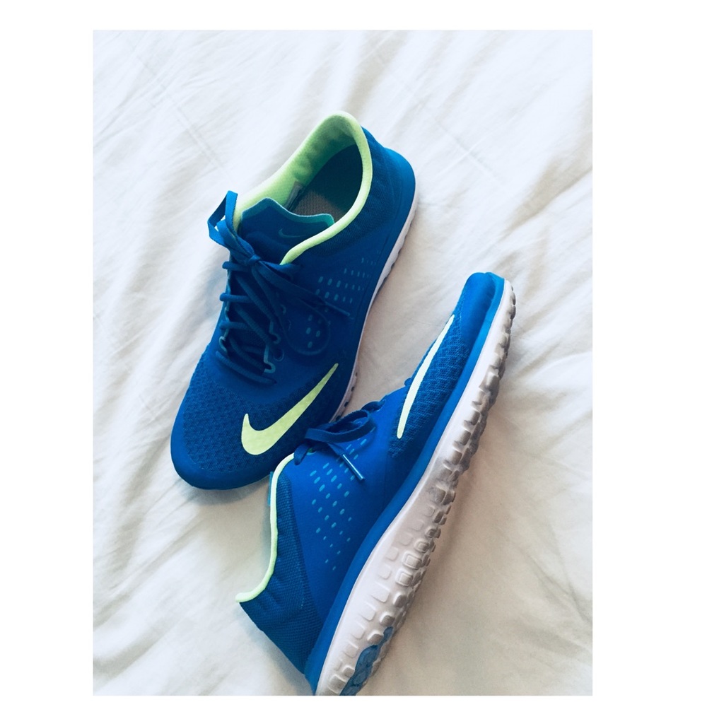 NIKE DOWNSHIFTER SNEAKERS